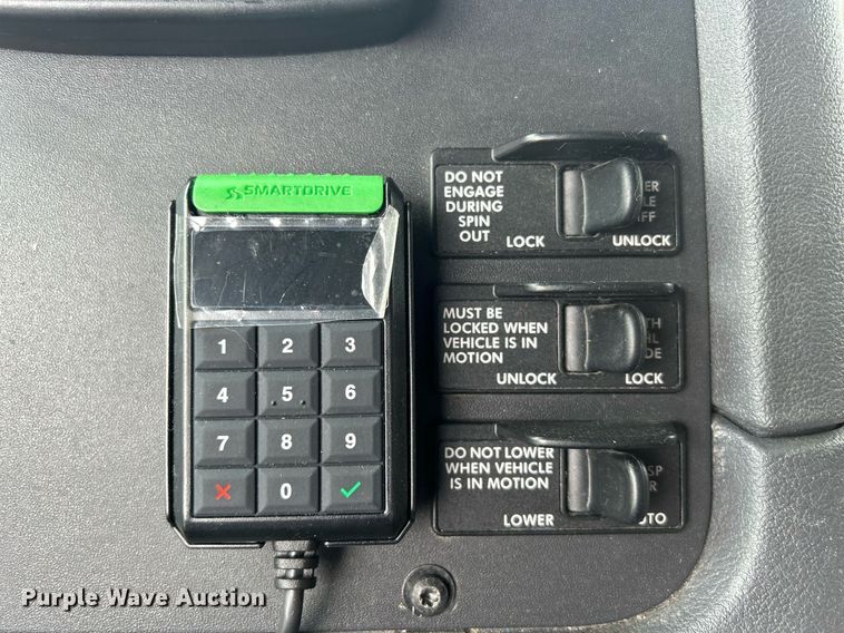 image for item DQ0877 2016 Freightliner Cascadia Evolution 125  semi truck