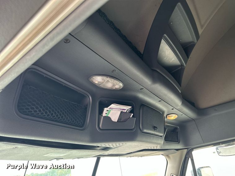 image for item DQ0877 2016 Freightliner Cascadia Evolution 125  semi truck