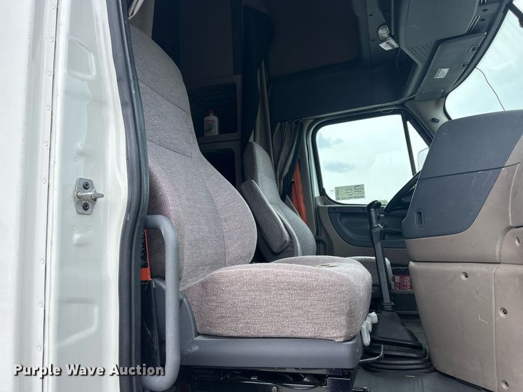 image for item DQ0877 2016 Freightliner Cascadia Evolution 125  semi truck