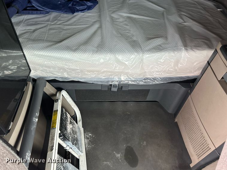 image for item DQ0877 2016 Freightliner Cascadia Evolution 125  semi truck