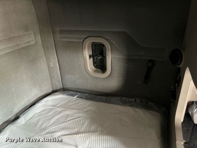 image for item DQ0877 2016 Freightliner Cascadia Evolution 125  semi truck