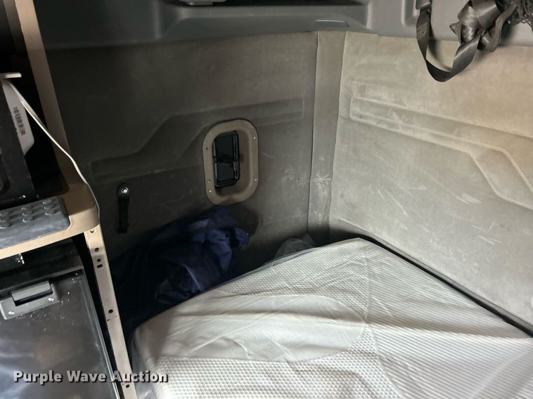 image for item DQ0877 2016 Freightliner Cascadia Evolution 125  semi truck