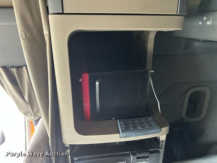 image for item DQ0877 2016 Freightliner Cascadia Evolution 125  semi truck