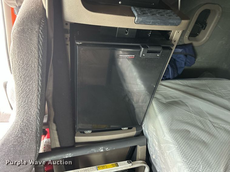 image for item DQ0877 2016 Freightliner Cascadia Evolution 125  semi truck