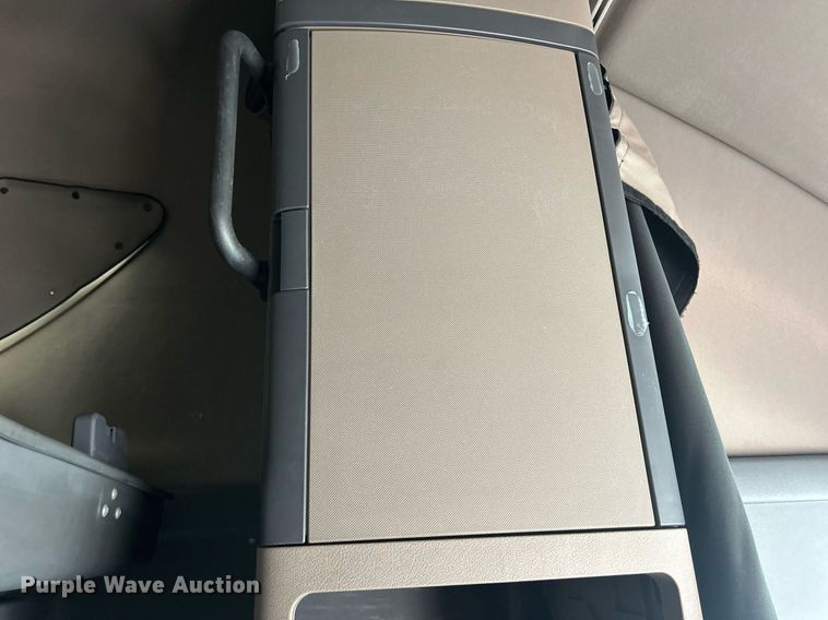 image for item DQ0877 2016 Freightliner Cascadia Evolution 125  semi truck