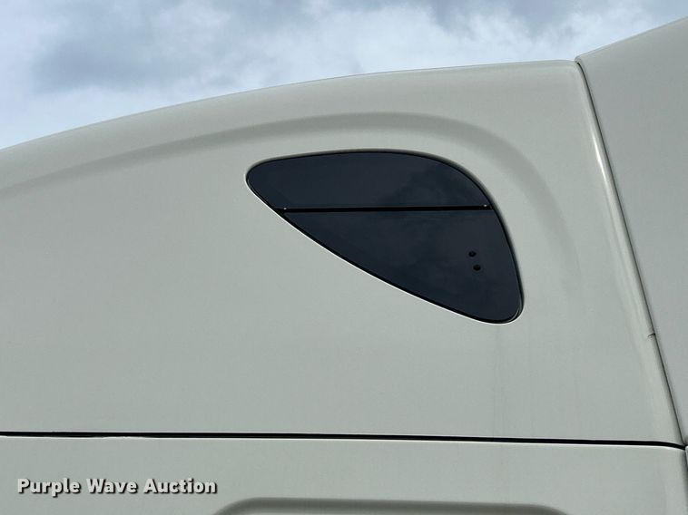 image for item DQ0877 2016 Freightliner Cascadia Evolution 125  semi truck