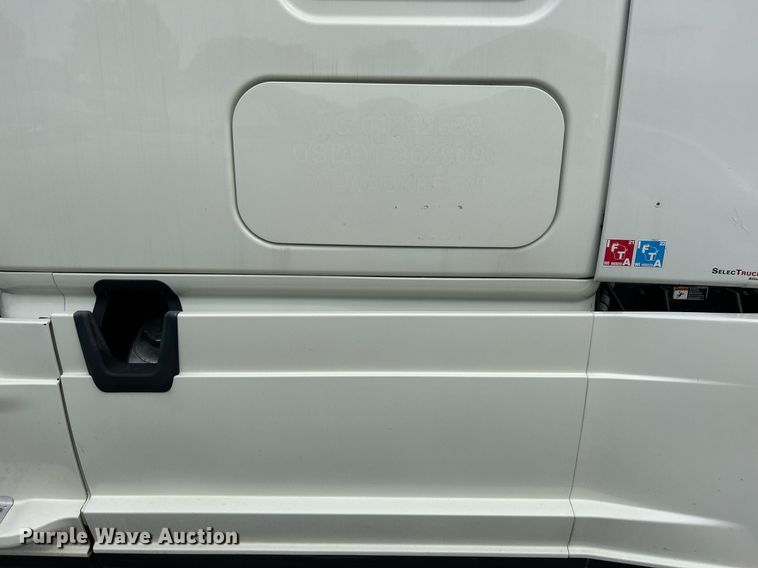 image for item DQ0877 2016 Freightliner Cascadia Evolution 125  semi truck