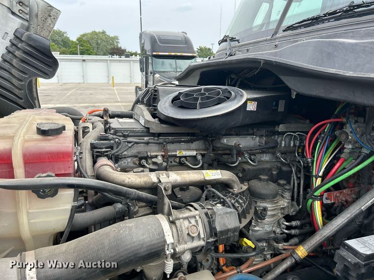 image for item DQ0877 2016 Freightliner Cascadia Evolution 125  semi truck