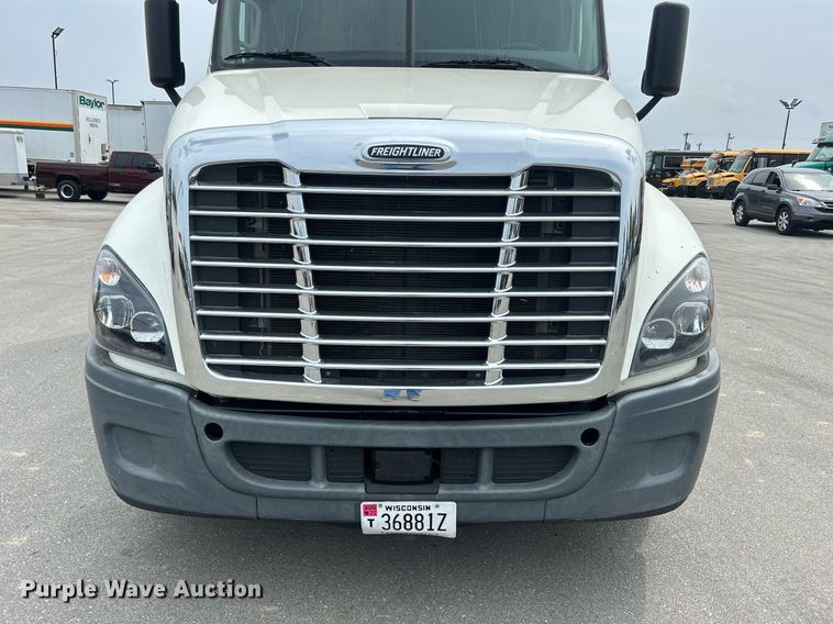 image for item DQ0877 2016 Freightliner Cascadia Evolution 125  semi truck