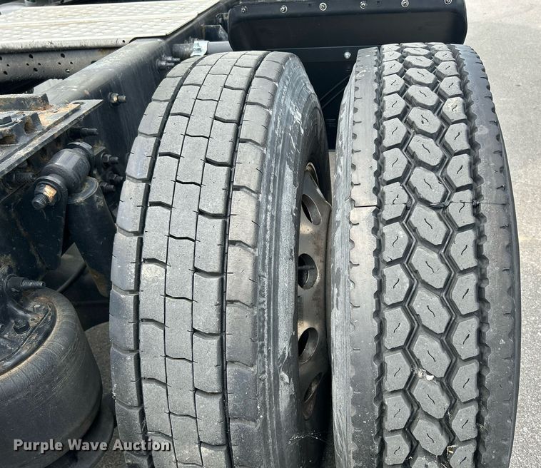 image for item DQ0877 2016 Freightliner Cascadia Evolution 125  semi truck