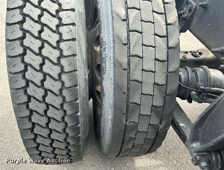 image for item DQ0877 2016 Freightliner Cascadia Evolution 125  semi truck