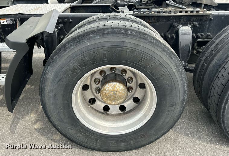 image for item DQ0877 2016 Freightliner Cascadia Evolution 125  semi truck