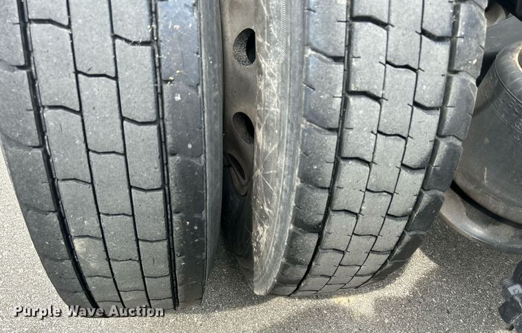 image for item DQ0877 2016 Freightliner Cascadia Evolution 125  semi truck