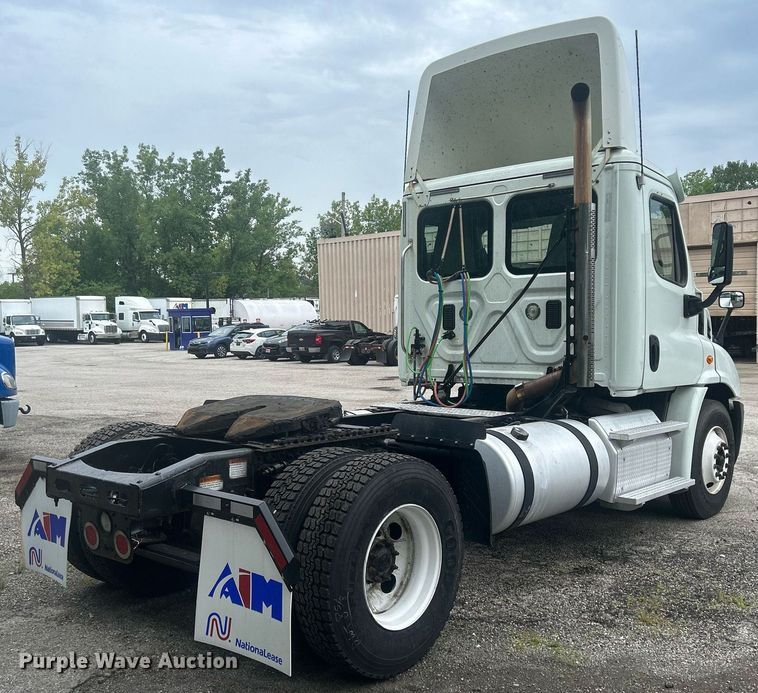 image for item DQ0896 2014 Freightliner Cascadia 113  semi truck