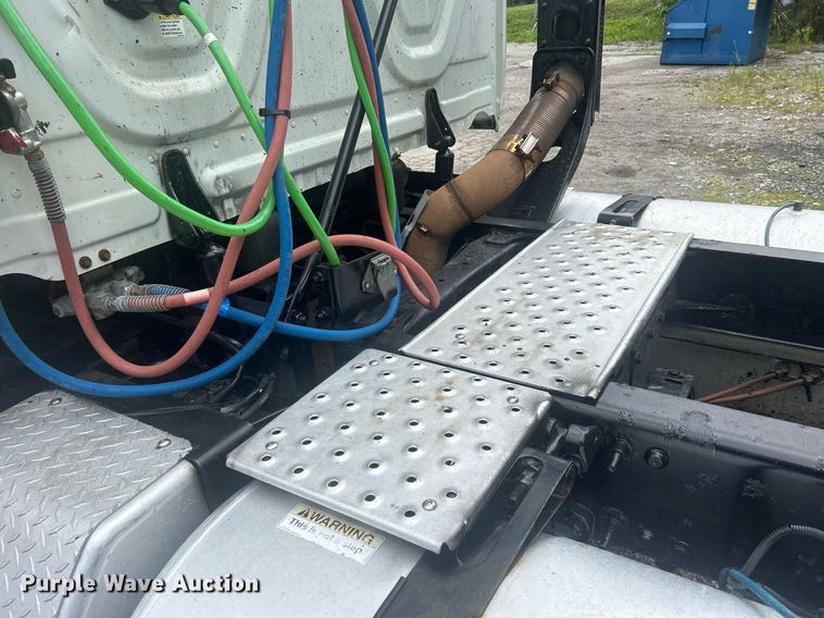 image for item DQ0896 2014 Freightliner Cascadia 113  semi truck