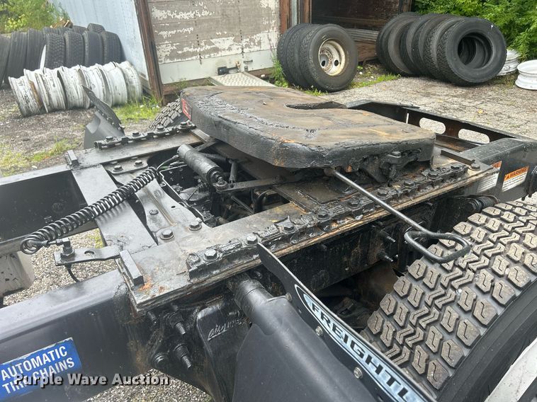 image for item DQ0896 2014 Freightliner Cascadia 113  semi truck