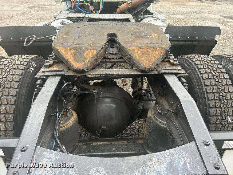 image for item DQ0896 2014 Freightliner Cascadia 113  semi truck