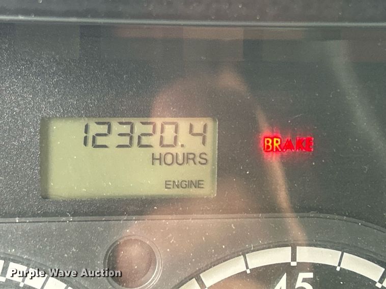 image for item DQ0896 2014 Freightliner Cascadia 113  semi truck