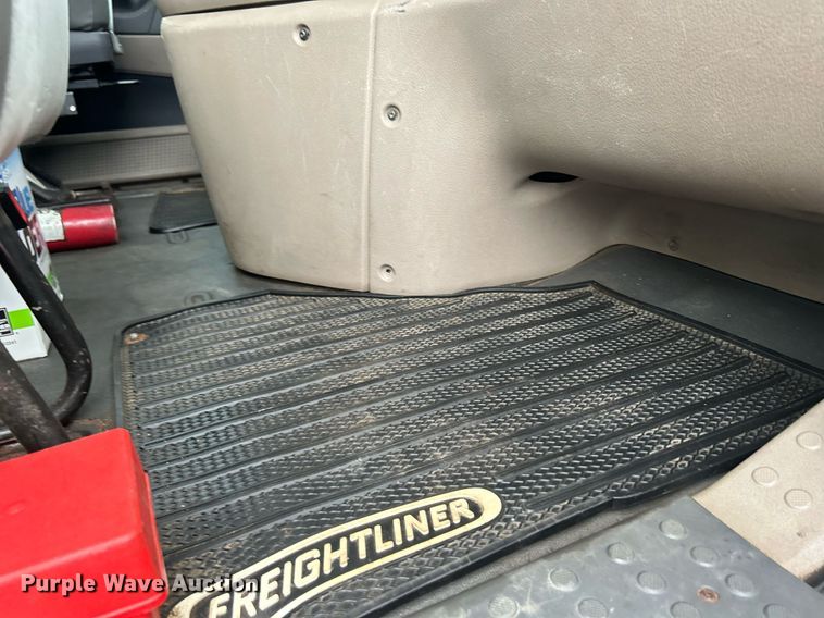 image for item DQ0896 2014 Freightliner Cascadia 113  semi truck