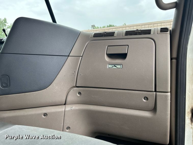 image for item DQ0896 2014 Freightliner Cascadia 113  semi truck