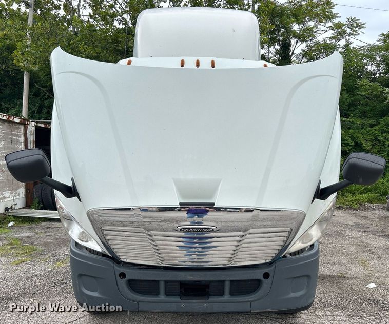 image for item DQ0896 2014 Freightliner Cascadia 113  semi truck