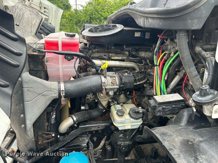 image for item DQ0896 2014 Freightliner Cascadia 113  semi truck