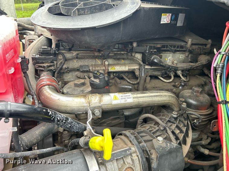 image for item DQ0896 2014 Freightliner Cascadia 113  semi truck