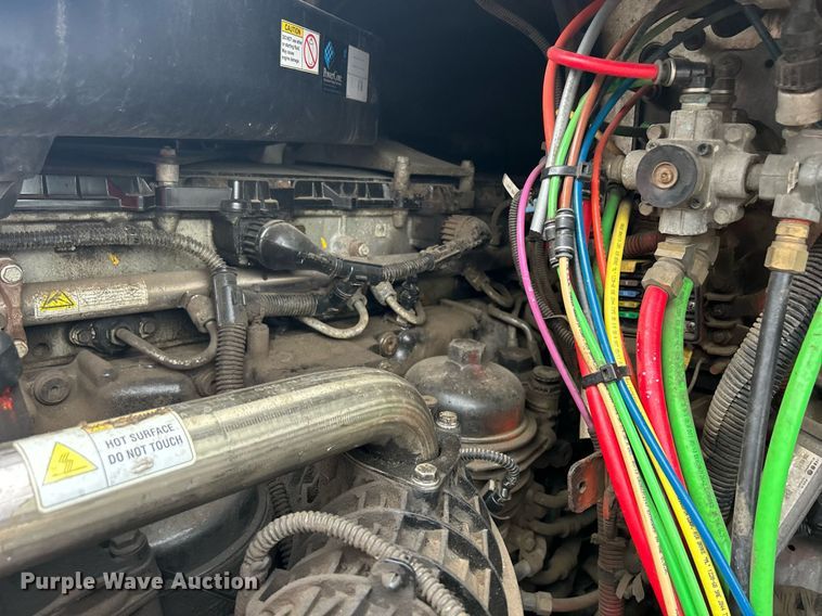 image for item DQ0896 2014 Freightliner Cascadia 113  semi truck