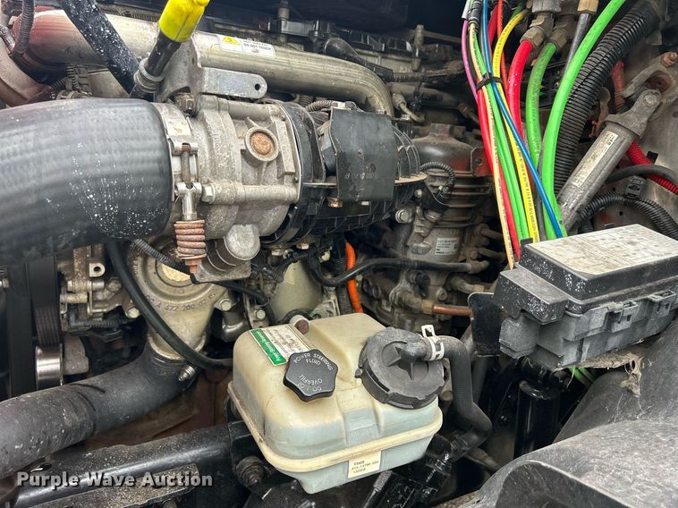 image for item DQ0896 2014 Freightliner Cascadia 113  semi truck