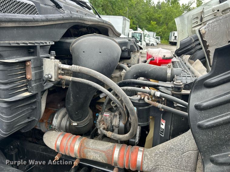 image for item DQ0896 2014 Freightliner Cascadia 113  semi truck