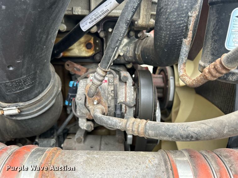 image for item DQ0896 2014 Freightliner Cascadia 113  semi truck