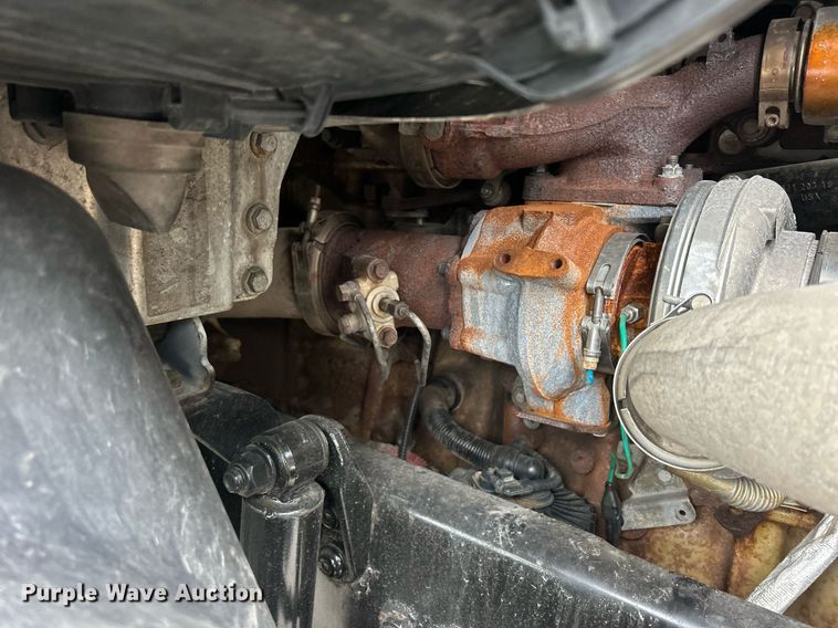 image for item DQ0896 2014 Freightliner Cascadia 113  semi truck