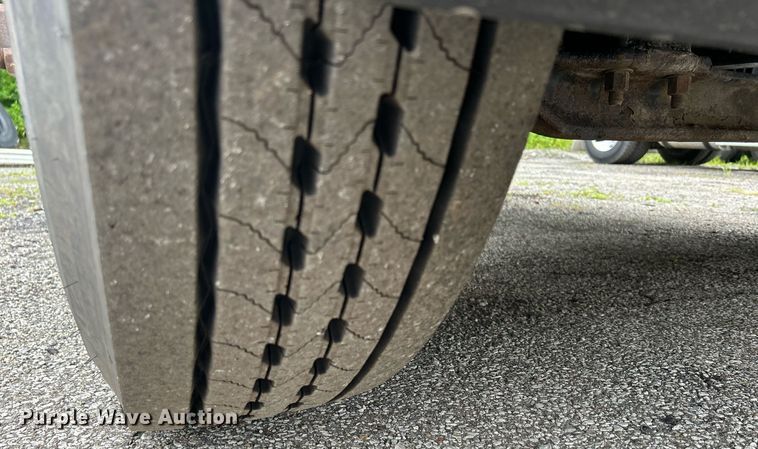 image for item DQ0896 2014 Freightliner Cascadia 113  semi truck