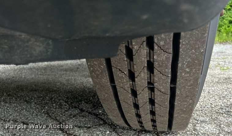 image for item DQ0896 2014 Freightliner Cascadia 113  semi truck