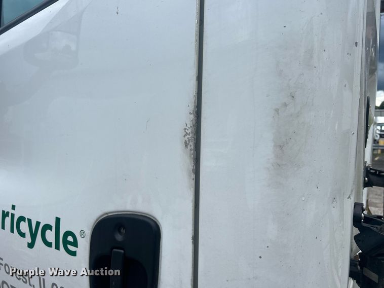 image for item DQ0902 2018 Freightliner Cascadia 125  semi truck