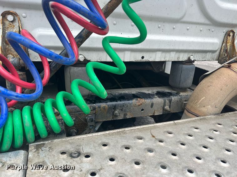 image for item DQ0902 2018 Freightliner Cascadia 125  semi truck