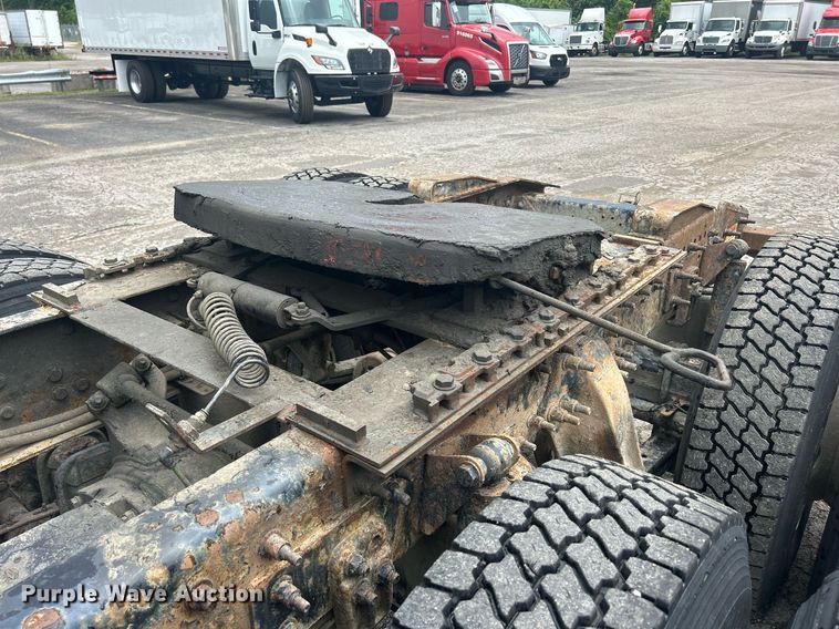 image for item DQ0902 2018 Freightliner Cascadia 125  semi truck