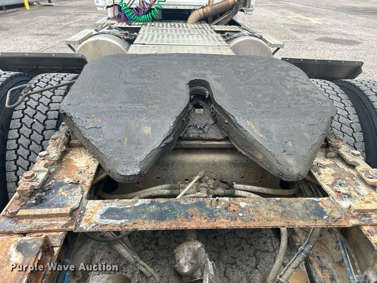 image for item DQ0902 2018 Freightliner Cascadia 125  semi truck