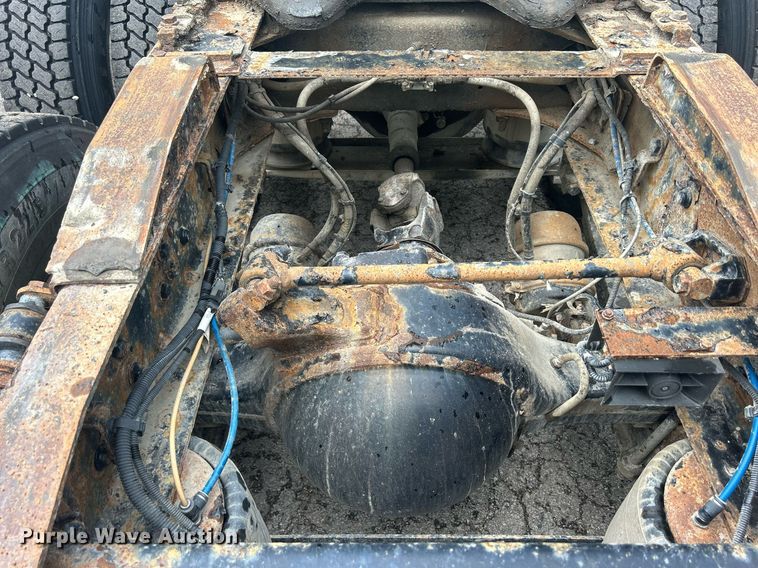 image for item DQ0902 2018 Freightliner Cascadia 125  semi truck