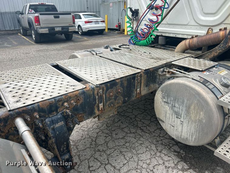 image for item DQ0902 2018 Freightliner Cascadia 125  semi truck