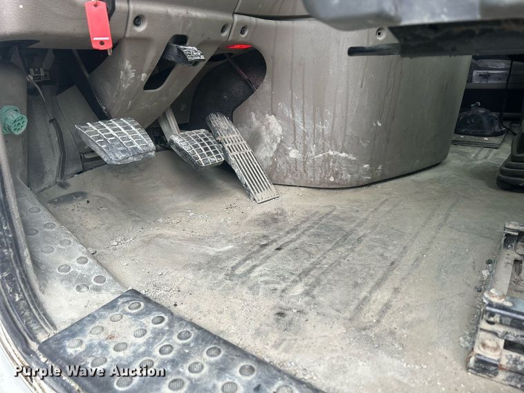 image for item DQ0902 2018 Freightliner Cascadia 125  semi truck