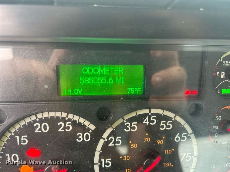 image for item DQ0902 2018 Freightliner Cascadia 125  semi truck