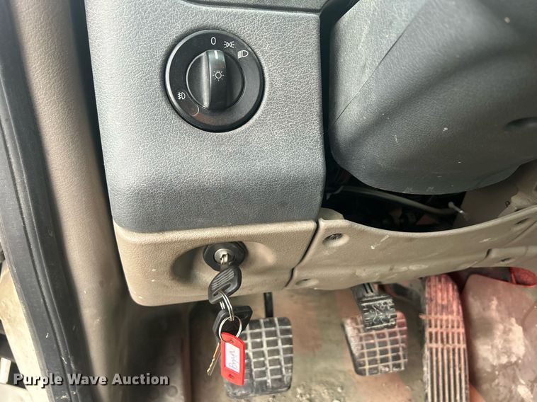 image for item DQ0902 2018 Freightliner Cascadia 125  semi truck