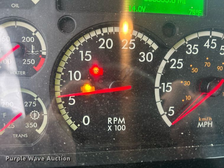 image for item DQ0902 2018 Freightliner Cascadia 125  semi truck