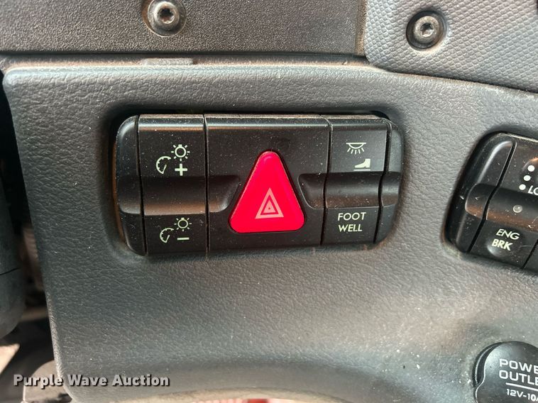 image for item DQ0902 2018 Freightliner Cascadia 125  semi truck