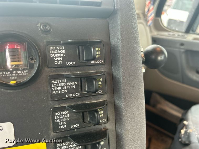 image for item DQ0902 2018 Freightliner Cascadia 125  semi truck