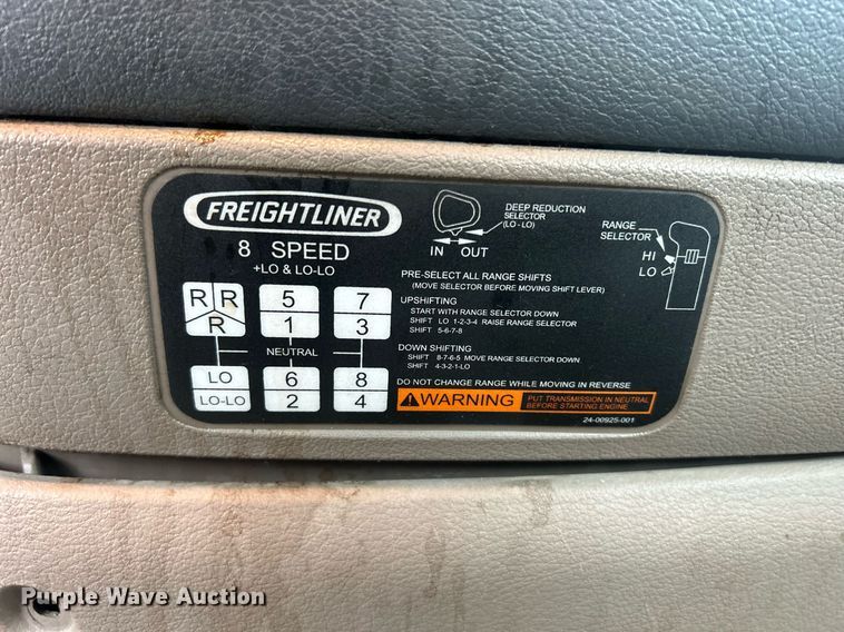 image for item DQ0902 2018 Freightliner Cascadia 125  semi truck