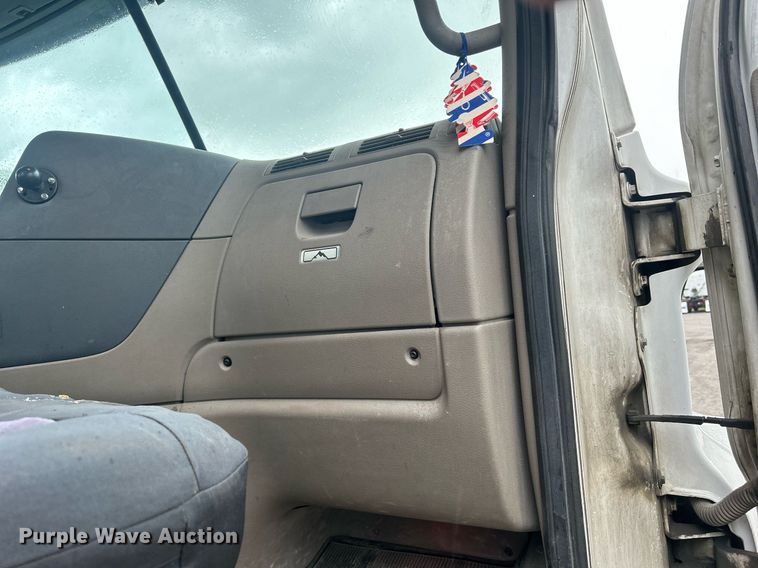 image for item DQ0902 2018 Freightliner Cascadia 125  semi truck