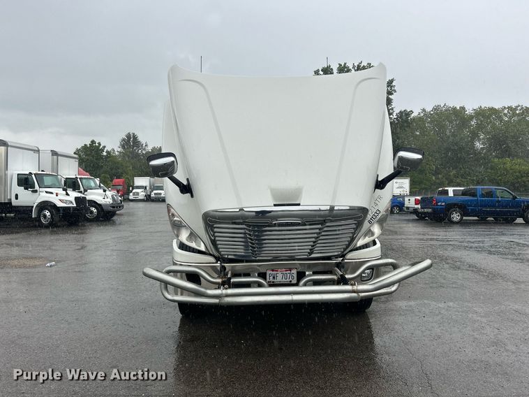 image for item DQ0902 2018 Freightliner Cascadia 125  semi truck