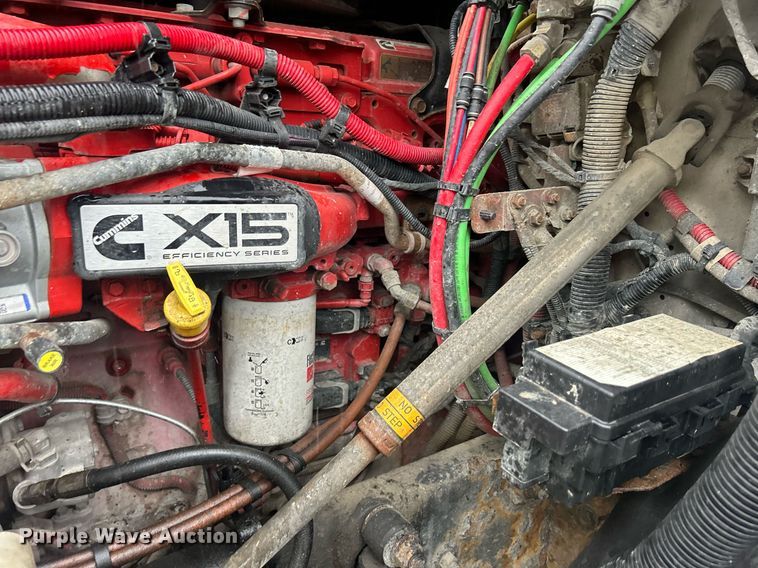 image for item DQ0902 2018 Freightliner Cascadia 125  semi truck